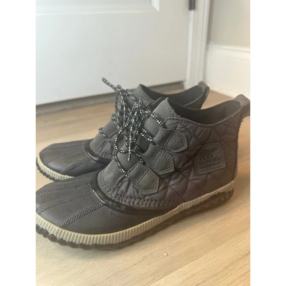 Sorel Out N About Plus Quilted Waterproof Duck Boots Grey Black Women 7.5